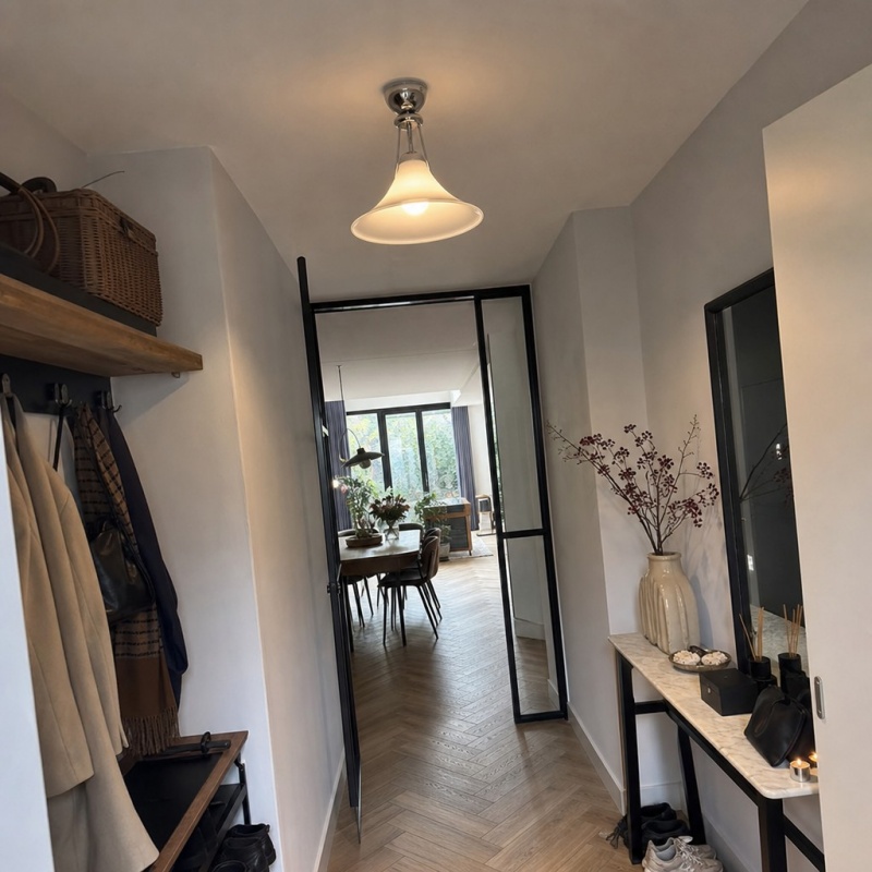 Lampada da soffitto Kallera Magnolia in un corridoio a casa di un cliente.