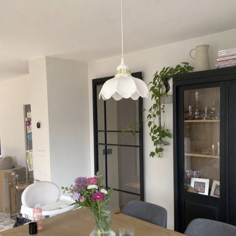 Customer room with Cazelle pendant lamp
