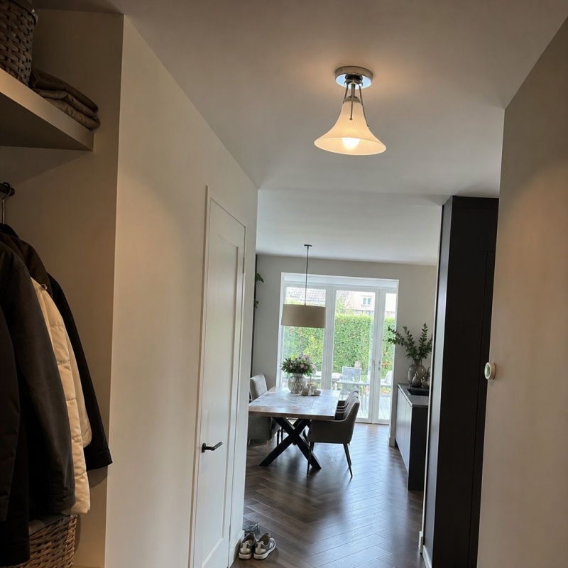 Klantfoto van de plafondlamp in een hal