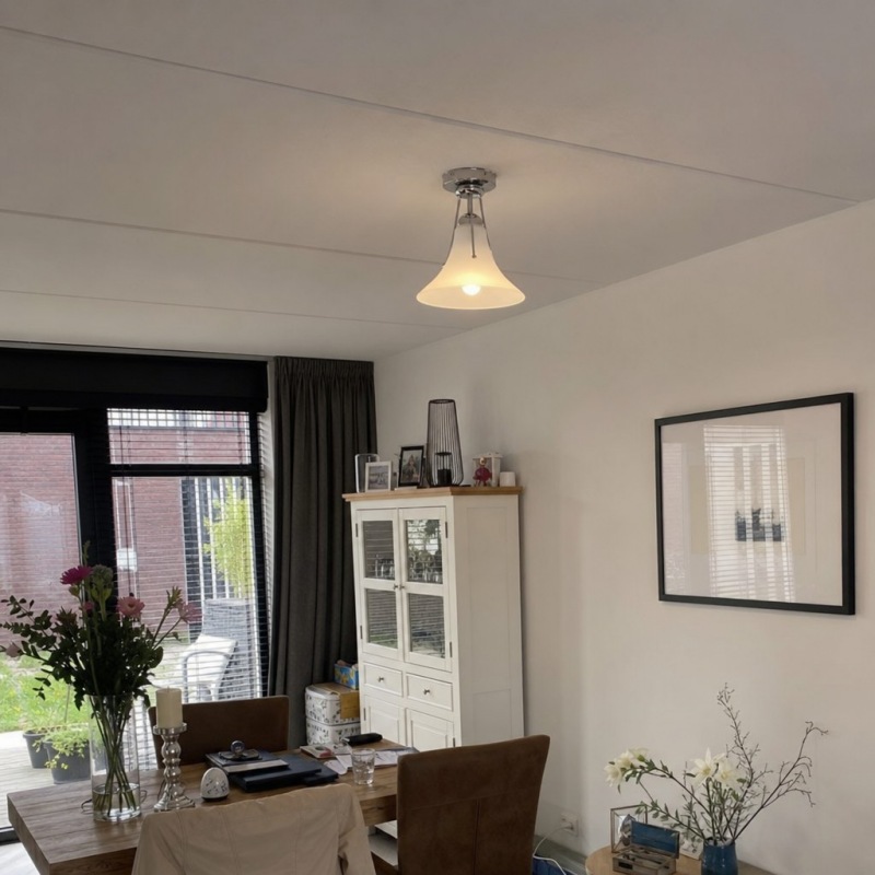 Klantfoto van de plafondlamp in een eetkamer
