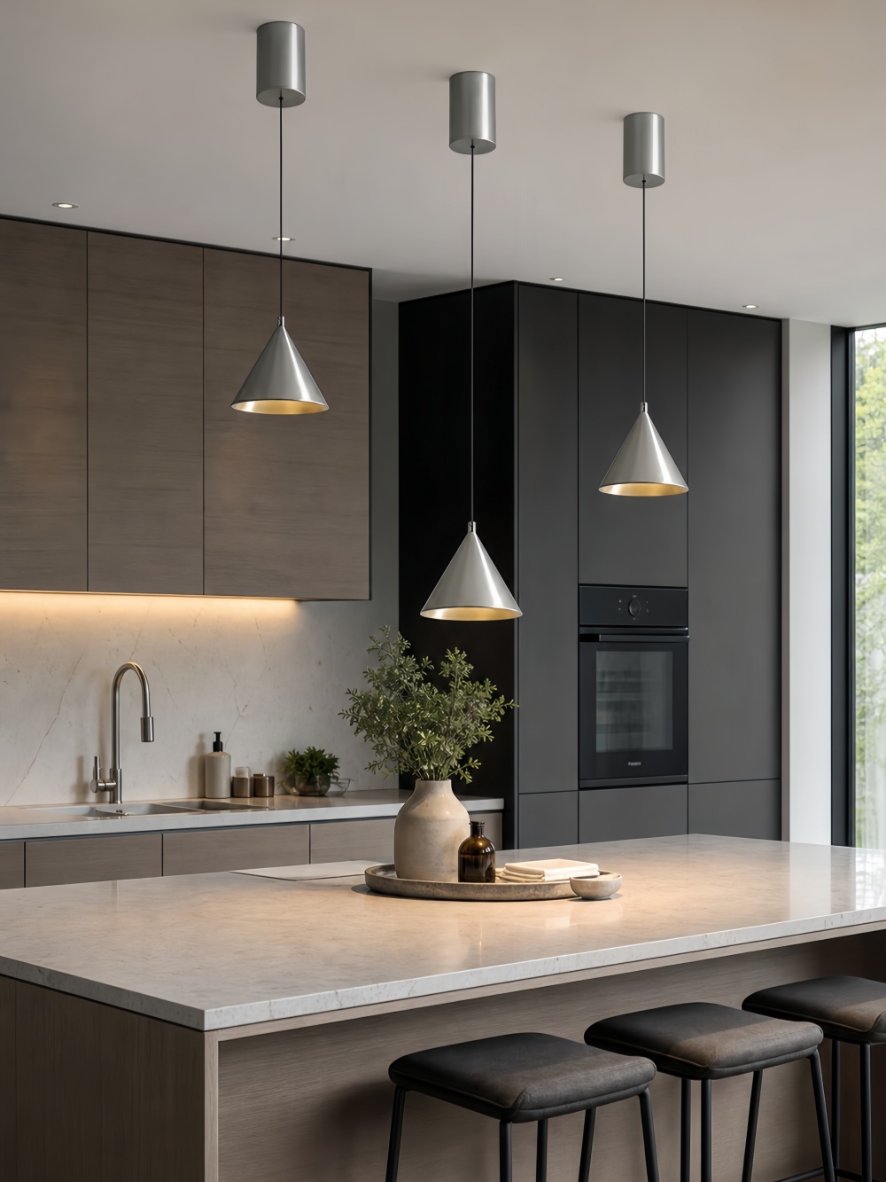 Veridia hanglampen naast een bed
