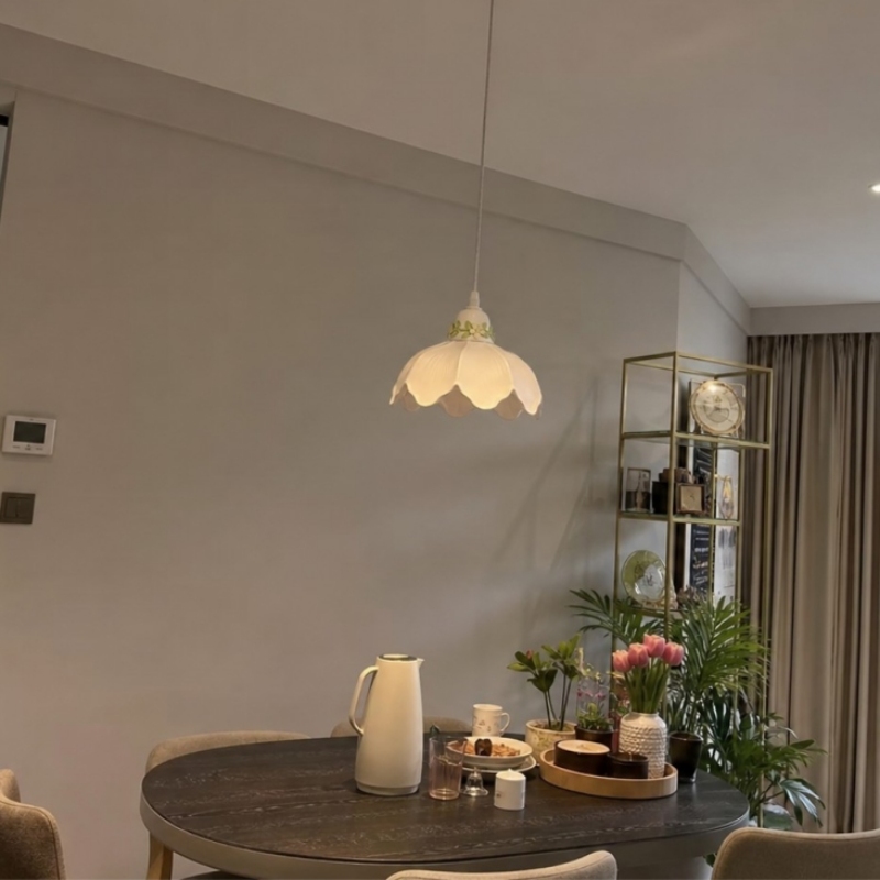 Customer dining room with illuminated Cazelle pendant lamp