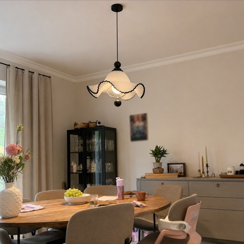 Cazelle hanglamp in een eetkamer