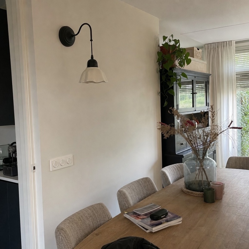 Klantfoto van de Cazelle wandlamp in woonruimte
