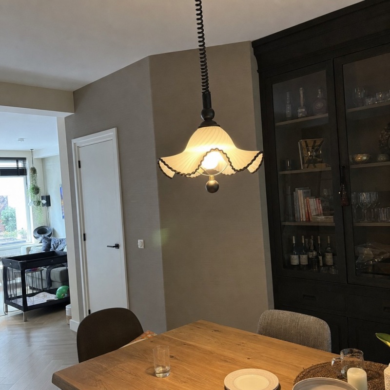 Cazelle hanglamp in een woonruimte