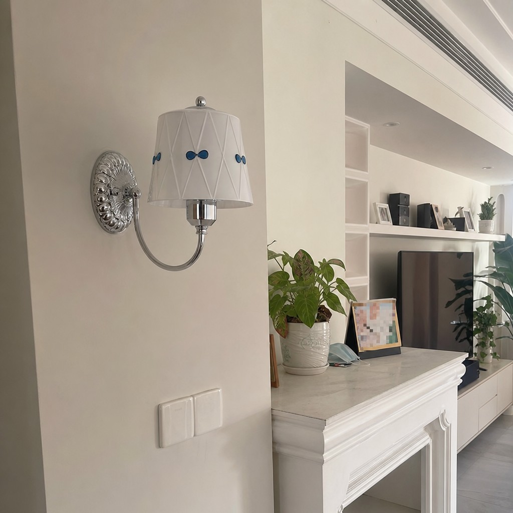 Billa wandlamp in een woonkamer