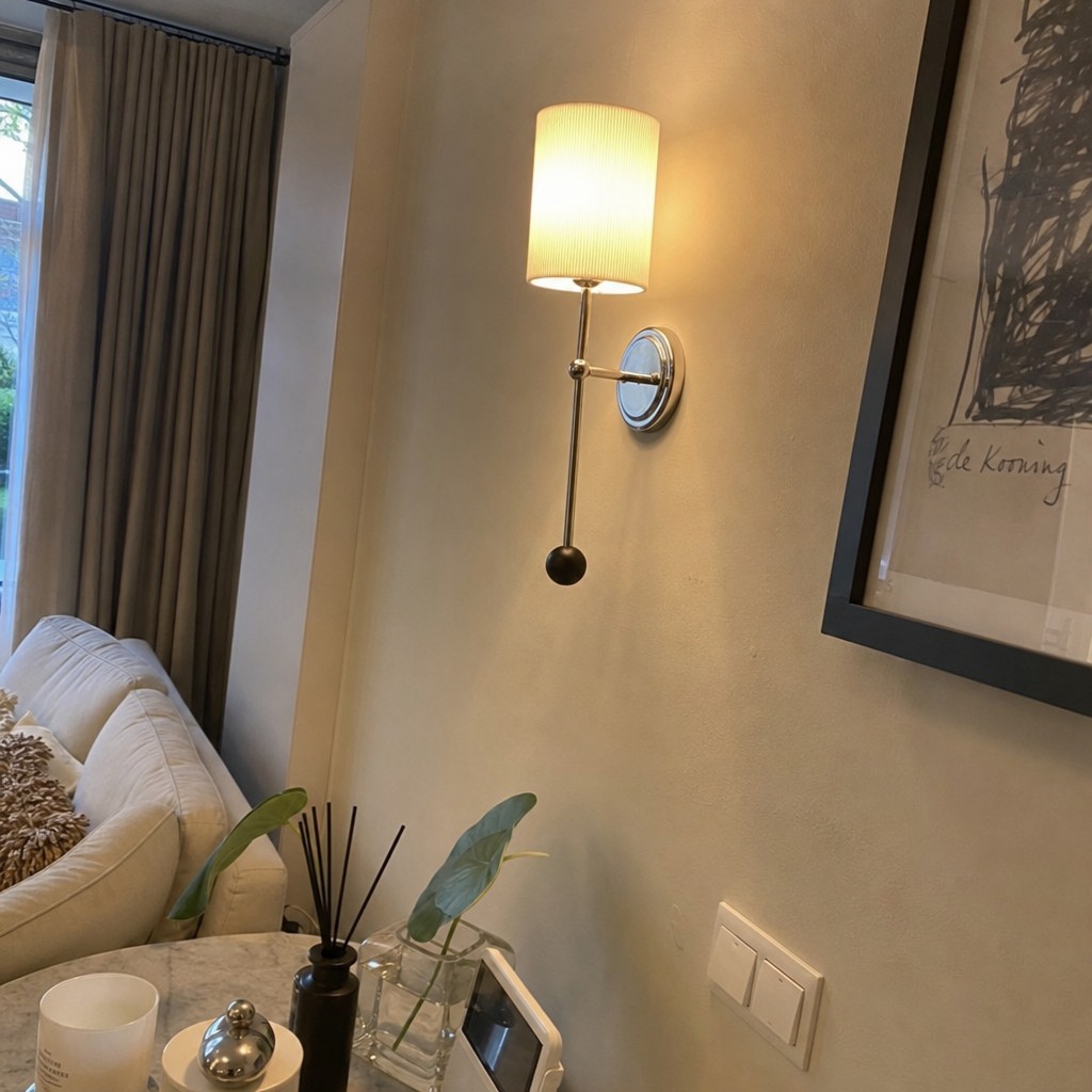 Klantfoto van Cumoris wandlamp naast bank