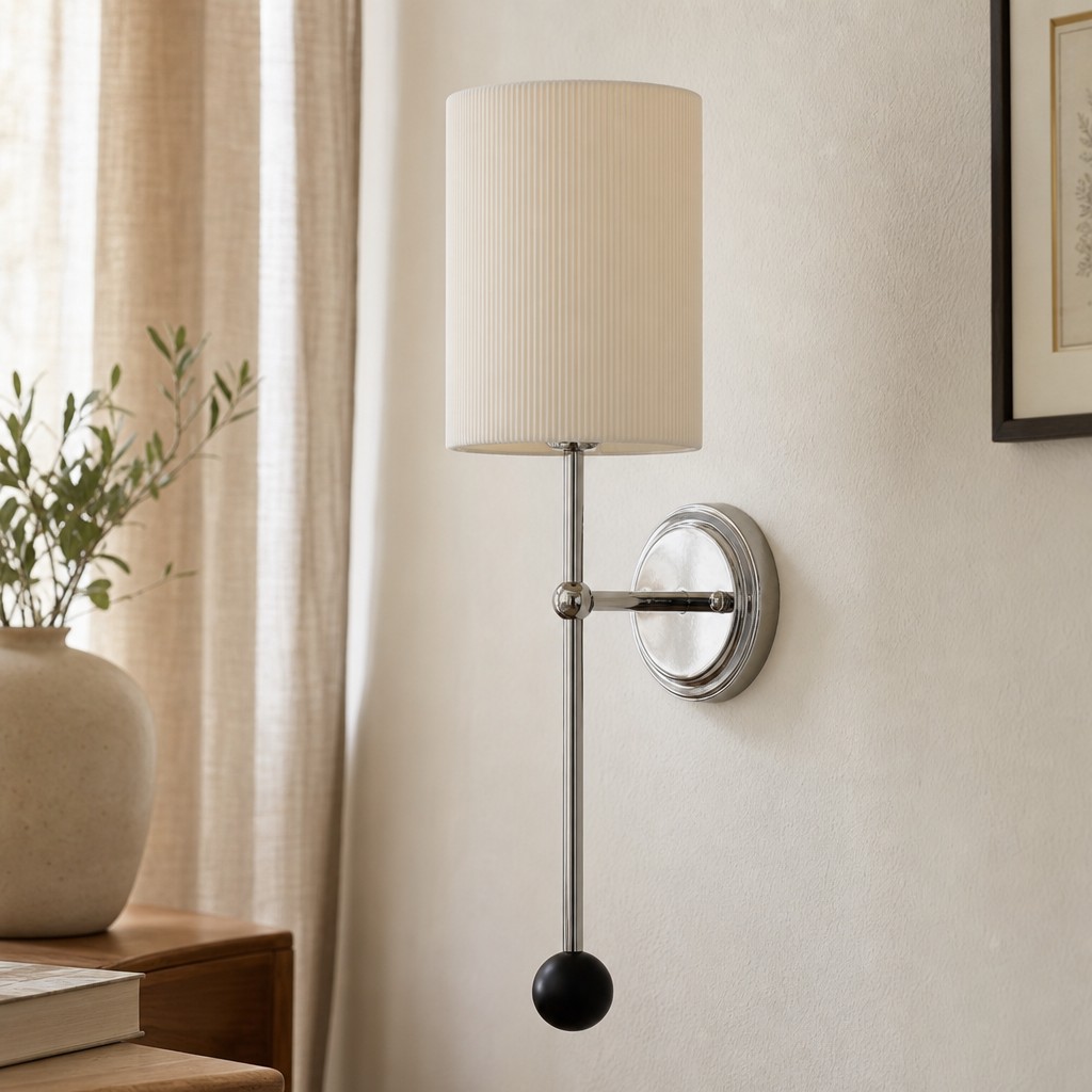 Cumoris wandlamp naast gordijn en tafel