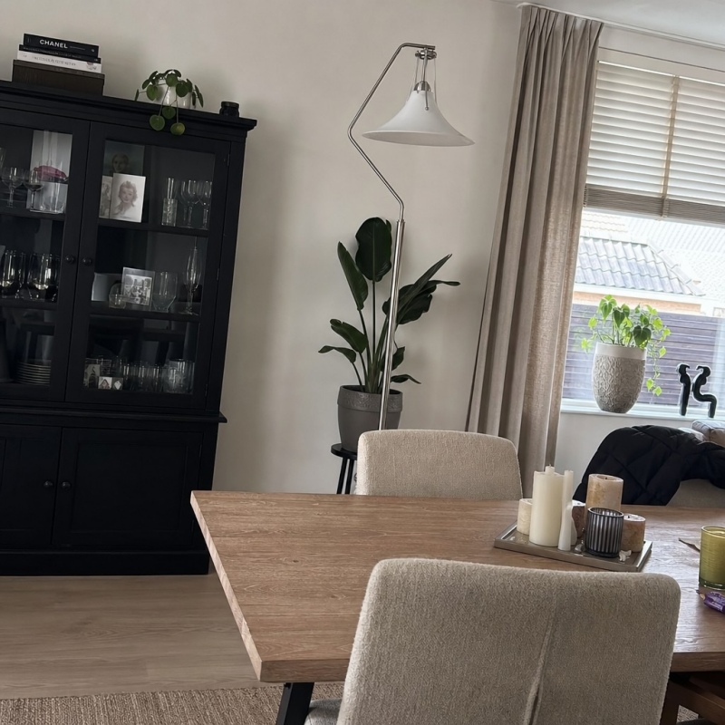 Klantfoto van de Magnolia vloerlamp in een woonruimte