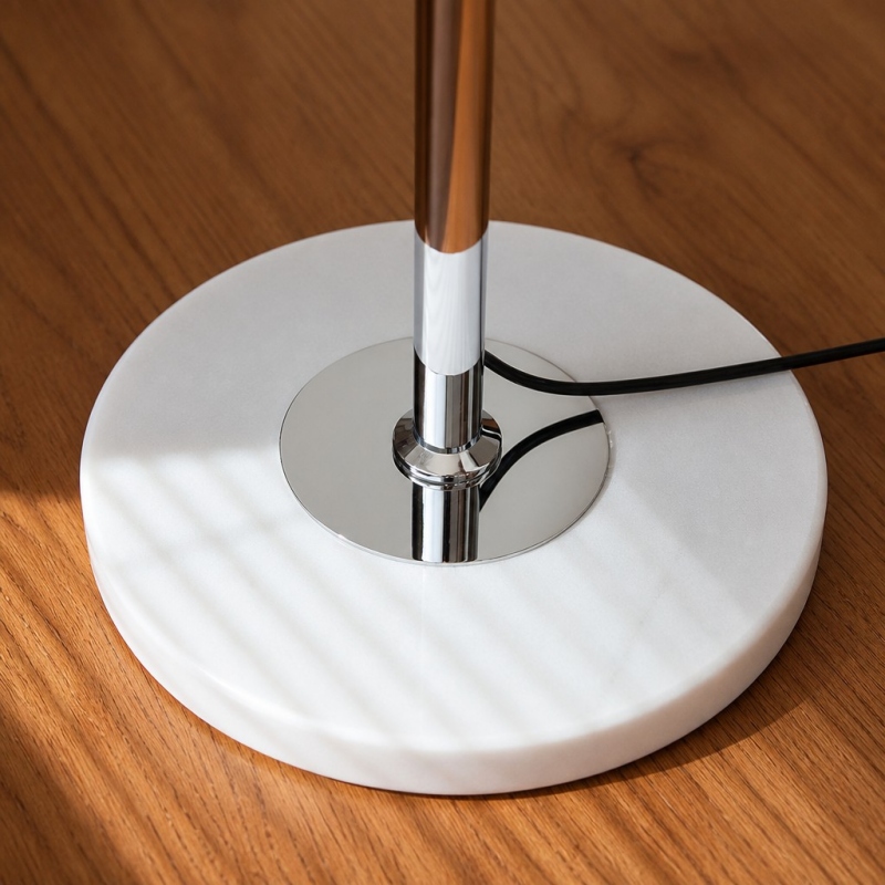 Marmeren voet van de Magnolia vloerlamp