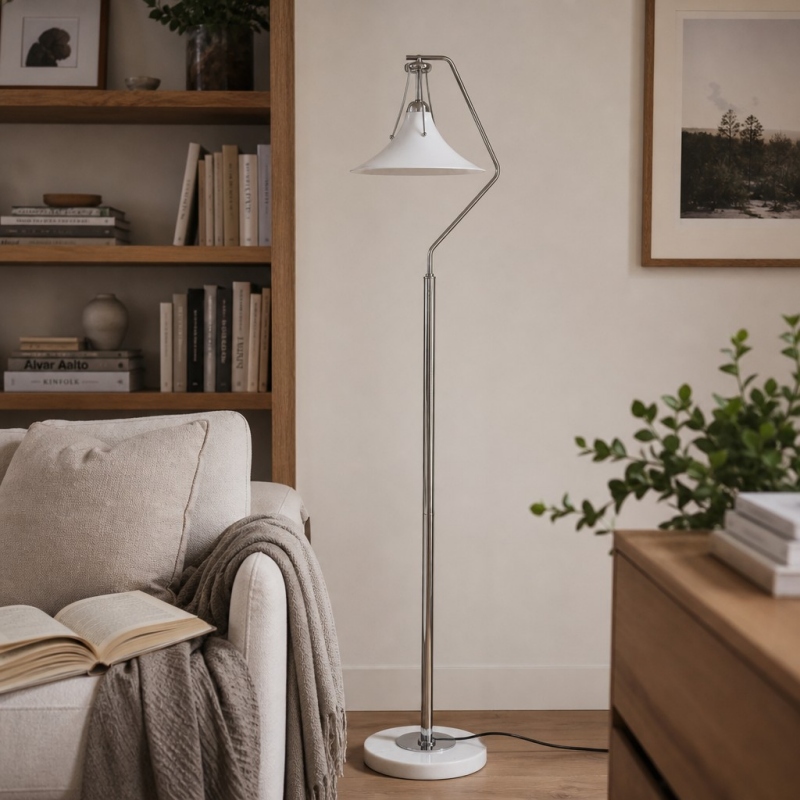 Magnolia vloerlamp in een leeshoek