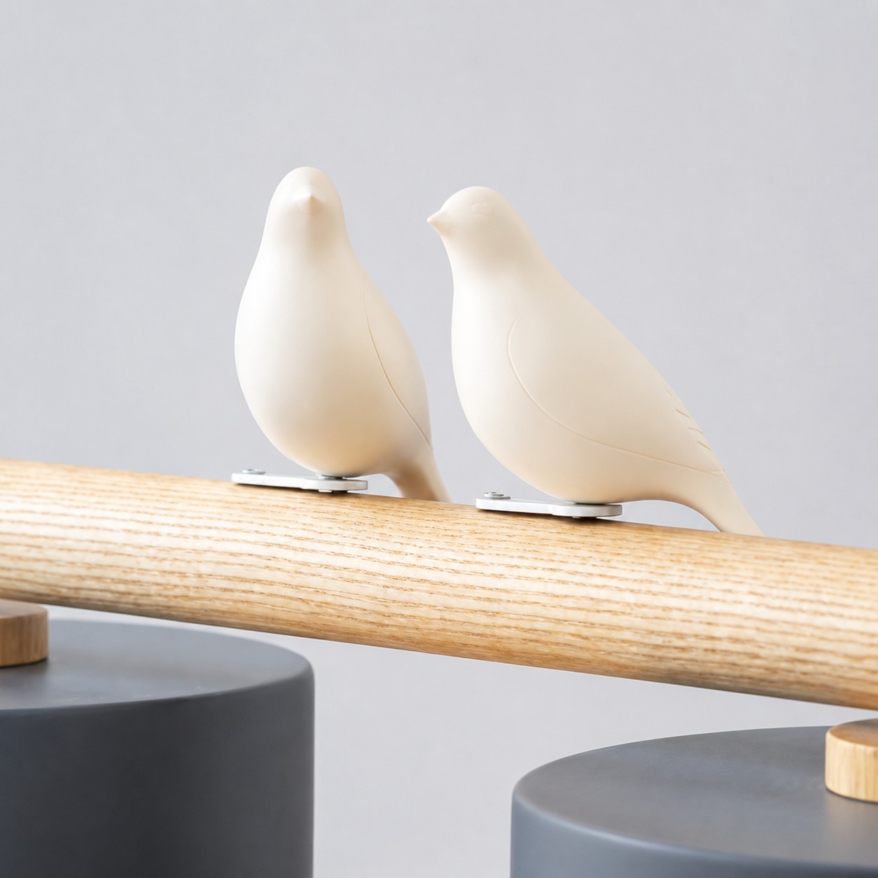 Adjustable resin bird ornaments on the wooden bar