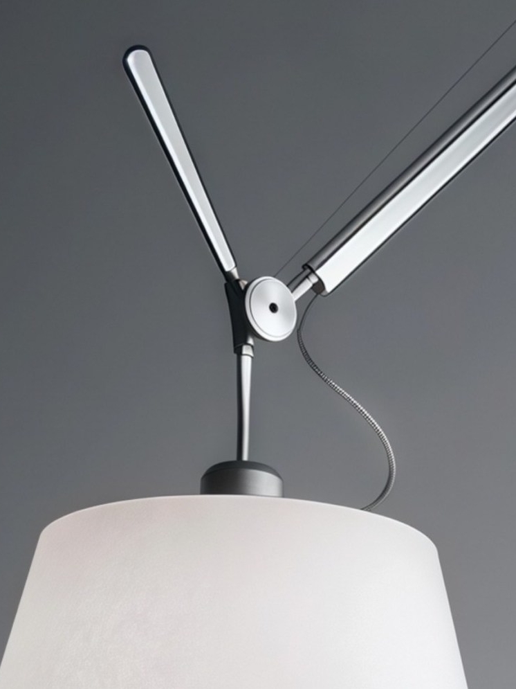 Close-up of the shade connection and adjustable joint