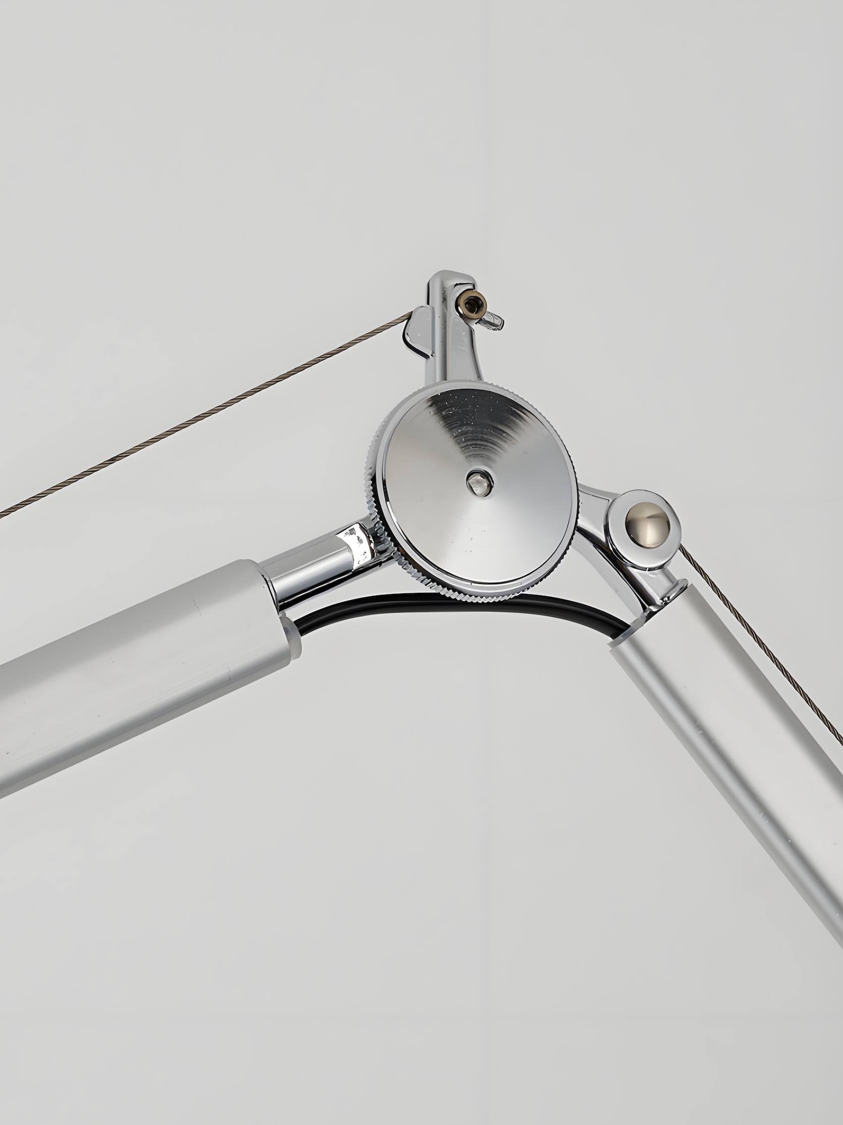 Close-up of the aluminum arm joint and tension cable