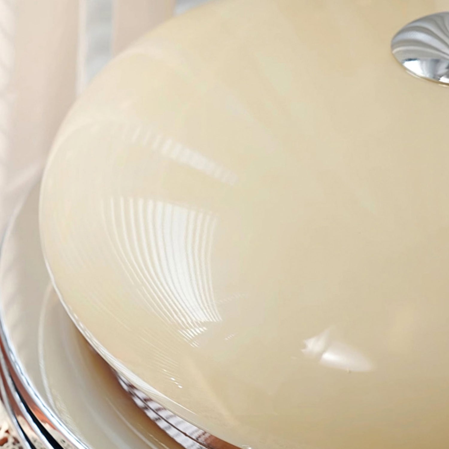 Lenon beige glass diffuser close-up