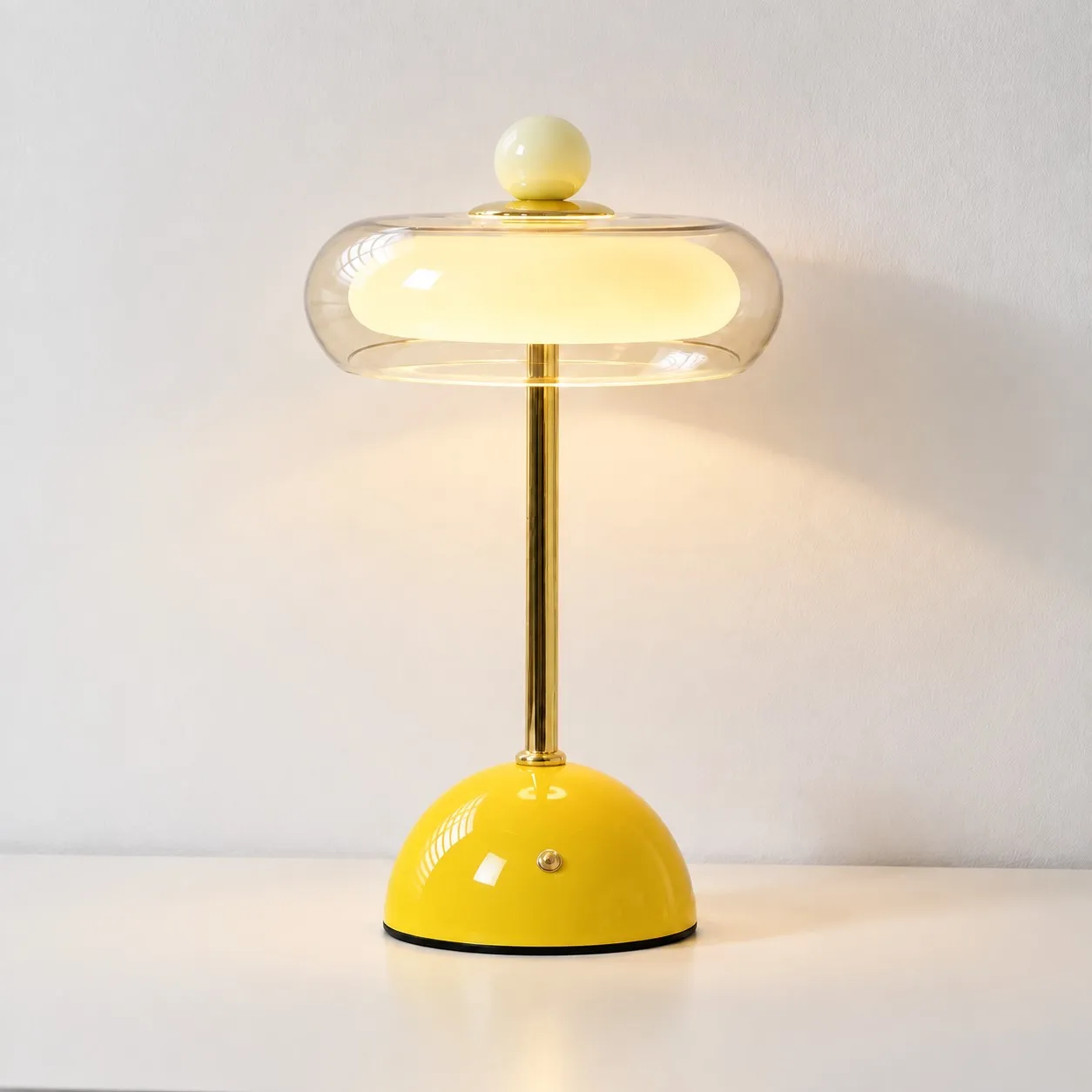 Veloura table lamp in Yellow
